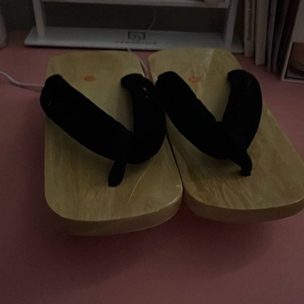 Traditional Japanese style wemons shoes - Picture 1 of 4
